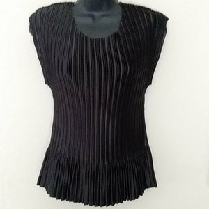 Psychedelic Pleated Expandable Cap Sleeve Top